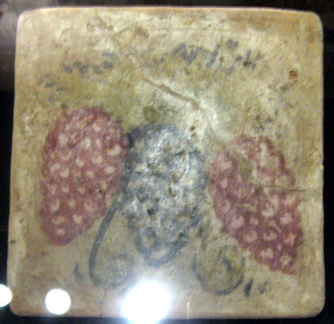Painted Tile with Three Grape Clusters, Yale University Art Gallery, inv. 1933.280, 245, 