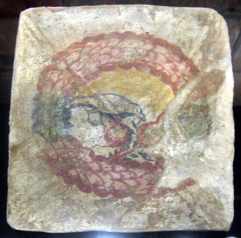 Tile with Bird Inside Wreath, Yale University Art Gallery, inv. 1933.259, 245, 