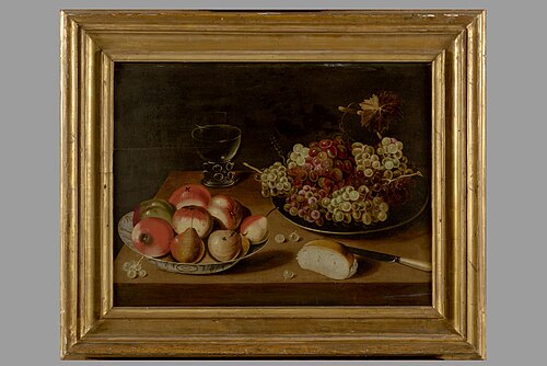 Deux plats de pommes, poires et raisins avec un verre roemer sur un entablement, 1650, 