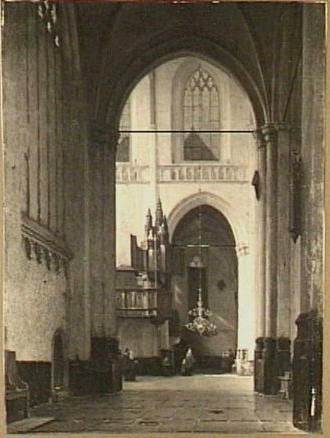Gezicht op het interieur van de Nieuwe Kerk te Amsterdam met het kleine of koororgel rechts, 1872, Jan Jacob Schenkel