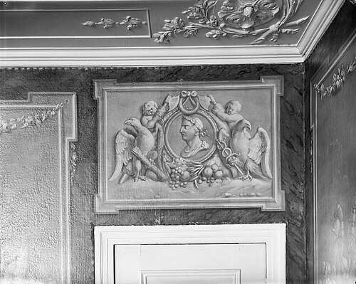 Medaillon trompe l'oeil with the bust of Fabius Maximus, 1778, Andries Warmoes