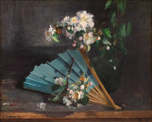 Blå vifte ved en grøn kande med blomstrende æblegren, , Bertha Wegmann