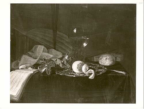 Stilleven met roemer, glasstandaard en muziekinstrumenten, 1649, Simon Luttichuys