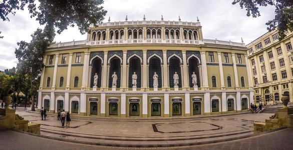 musée de la littérature azerbaïdjanaise Nizami-Gandjavi